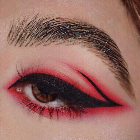 44 images about Eyes makeup👁 on We Heart It | See more about makeup, eyebrows and beauty in 2020 | Makeup eyeliner, Edgy makeup, Pink makeup