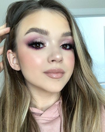 Julie Silchuk sur Instagram : 🌸 @hudabeauty #fauxfilter luminous matte foundation 140g @hudabeauty easy bake setting powder in sugar cookie @toofaced born this way…