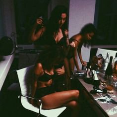Mood,goals,squad,friend,aesthetic,party,glam @miaxbellax in 2020 | Friend photoshoot, Best friend photos, Girls night out