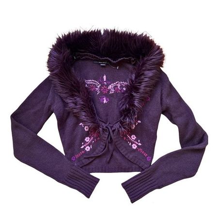 Beautiful purple cardigan with fur collar and flowers embroidery