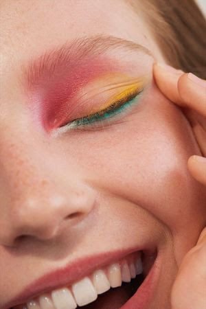 Gradient Soft CYM Rainbow Eyeshadow