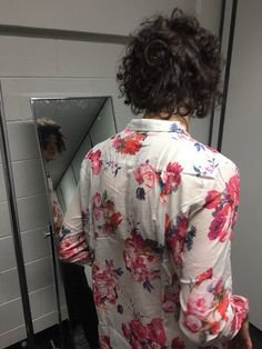 I will repin this pretty shirt whenever I see it | The 1975, Matthew healy, Matty healy