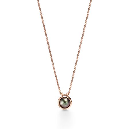 Tiffany HardWear Tahitian black pearl link pendant in 18k rose gold. | Tiffany & Co.