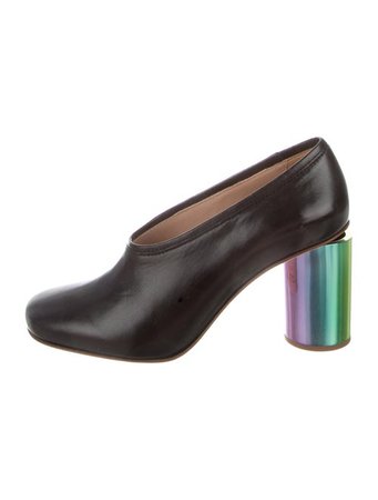 Acne Studios Leather Round-Toe Pumps - Shoes - ACN46568 | The RealReal