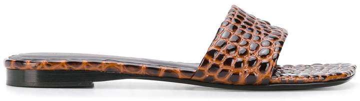 Hammer embossed sandals