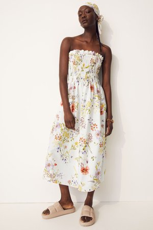 Smocked bandeau dress - White/Floral - Ladies | H&M GB