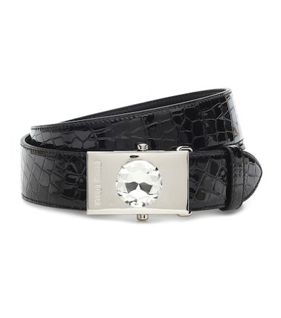 Croc-effect patent leather belt