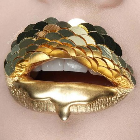 gold lipstick