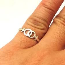 Lesbian ring