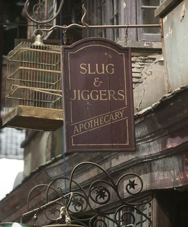 Slug & Jiggers Apothecary | Harry Potter