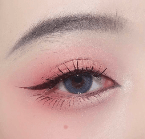 soft peach matte makeup
