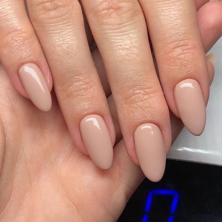 Nude nails