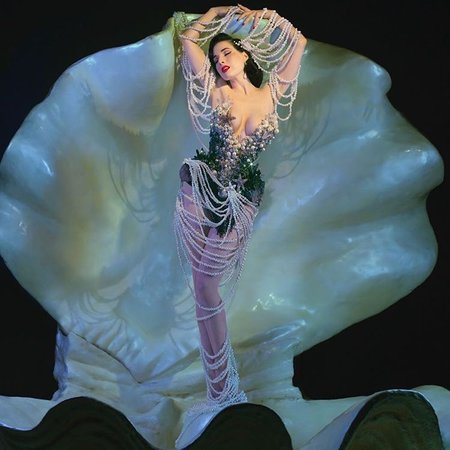 pinup pearl mermaid