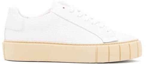 Primury - Dyo Grained Leather Trainers - Womens - White