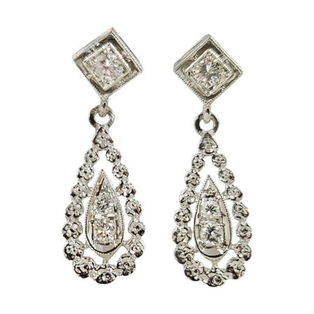 14 Karat White Gold Vintage Pear Drop Diamond Earrings For Sale at 1stDibs