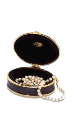 Compact with pearls
