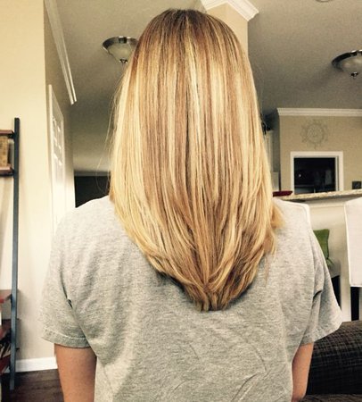 Multitoned Mid-Length Blonde Hair with Short Layers
