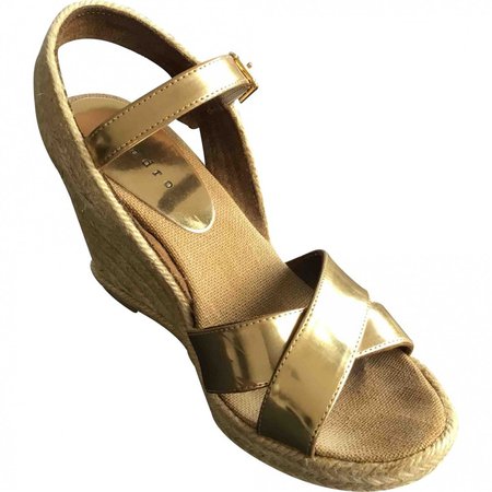 Gold Patent leather Sandals