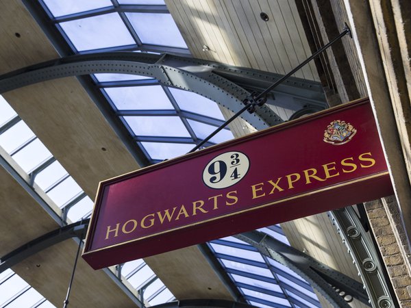 Hogwarts Express 9 and three quarters sign | Harry Potter