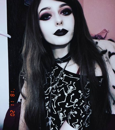 ☽ ℜ𝔬𝔫𝔫𝔶 𝔚𝔥𝔦𝔱𝔢 ☾ on Instagram: “A bloodstained hurricane Leave me alone, let me be this time. . . . . #makeup #gothic #gothgirl #gothicgirl #goth #tumblrgirl #emo #witch…”