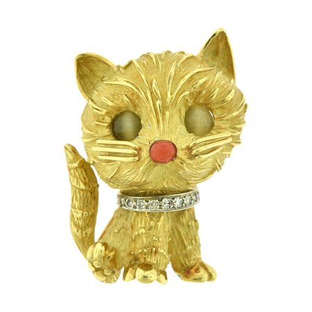 Vintage Tiffany and Co. Diamond and Coral Cat Brooch in 18 Karat Yellow Gold For Sale at 1stdibs