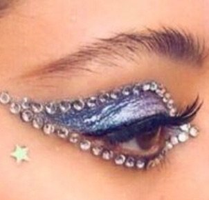 eye makeup glitter