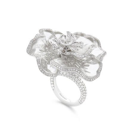 Boucheron, FLEUR DE PLUIE Ring set with rock crystal and paved with diamonds, on white gold
