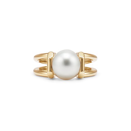 Tiffany HardWear South Sea pearl ring in 18k gold. | Tiffany & Co.