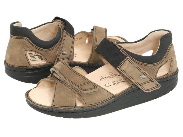 Finn Comfort - Samara - 1560 (Mud/Black Leather) Sandals
