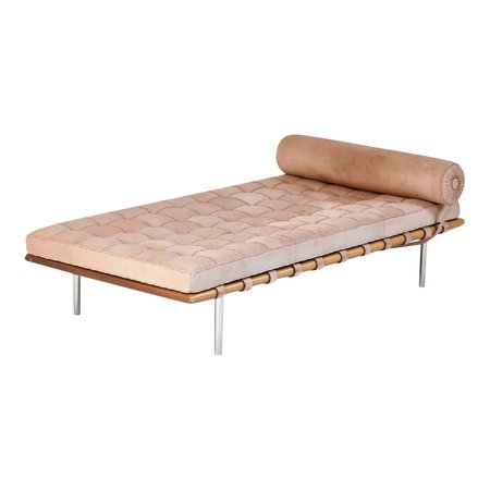 barcelona-daybed-by-mies-van-der-rohe-for-knoll-suede-chaise-0500 (1600×1600)