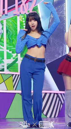 chaeyoung talk that talk blue outfit