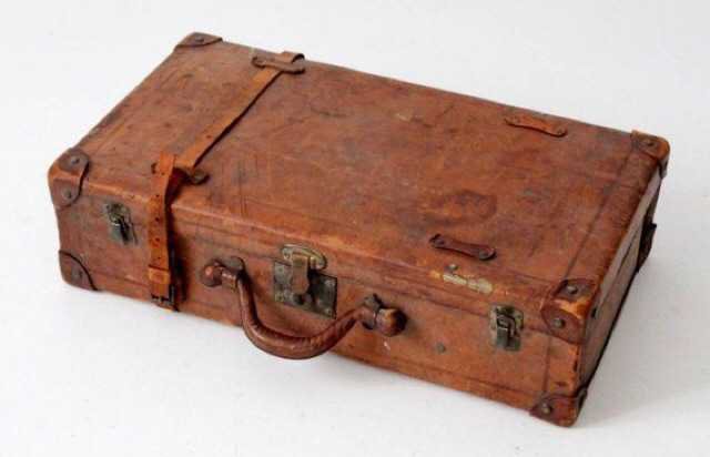 vintage antique luggage trunk briefcase leather brown chestnut light warm reddish red handle briefcase brief case bag purse backpack pack