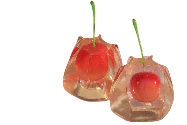 Sakuranbo: Japanese cherry encased in flavored gelatin. Seasonal treat typically served with tea.  “ヽ(´▽｀)ノ”✿