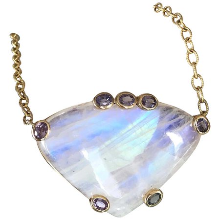 18 Karat Yellow Gold Cabochon Rainbow Moonstone Spinel Pendant Necklace For Sale at 1stDibs