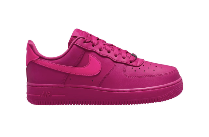 hot pink Nike
