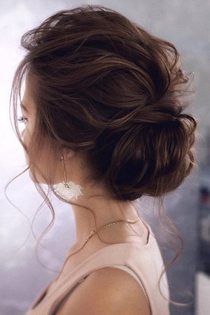 messy-elegant-low-bun-wedding-hairstyle-2.jpg (600×899)