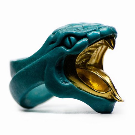 BLUE SNAKE RING macabre gadgets
