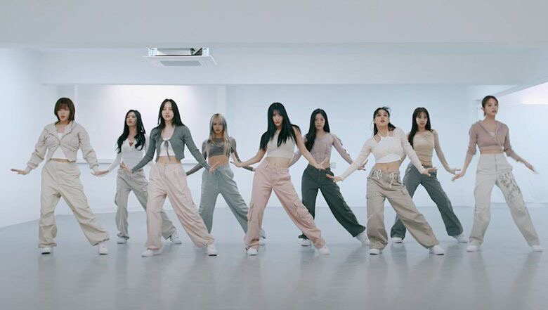 twice set me free dance practice outfits