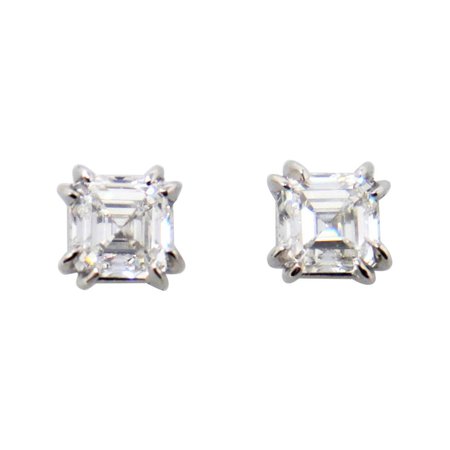 1 Carat Each Solitaire Diamond Total Diamond 2.04 Carat Earring 14 Karat Gold For Sale at 1stDibs