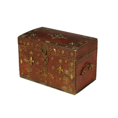A 19th century red canvas and brass mounted trunk | Woolley and Wallis