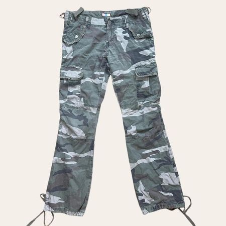 y2k low rise flare camo cargo pants vintage size 7... - Depop