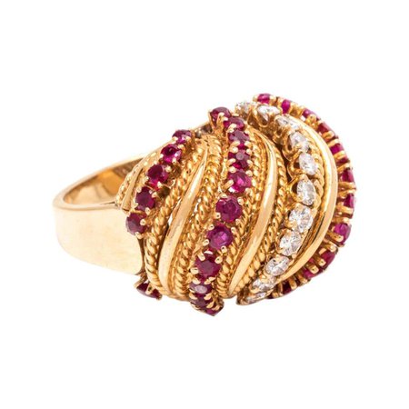 Van Cleef and Arpels Diamond and Ruby Yellow Gold Ring For Sale at 1stDibs