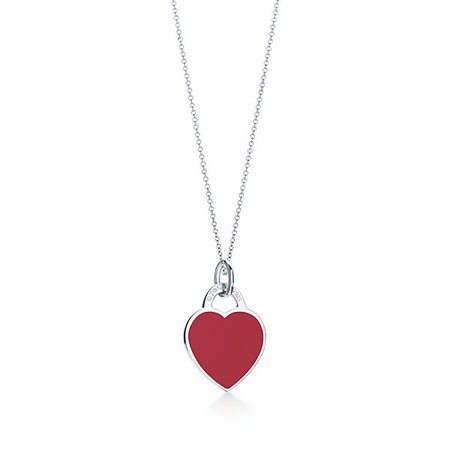 Breloque Plaque en cœur en argent sterling et en émail rouge, petite. | Tiffany & Co.