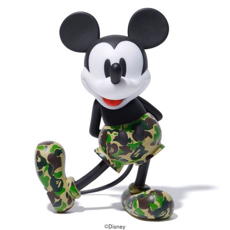 A BATHING APE® sur Instagram : To celebrate the 90th anniversary of Mickey Mouse's birth, A BATHING APE® and MEDICOM TOY have come together for a three way collaboration.…