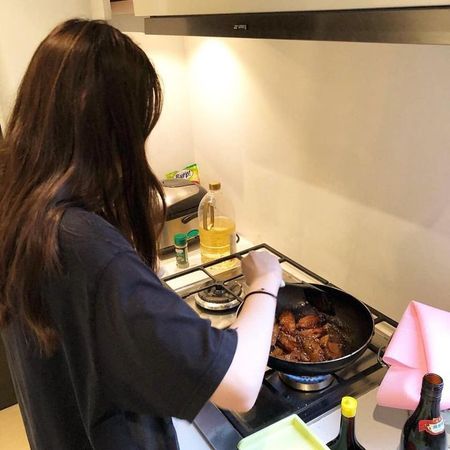 girl cooking