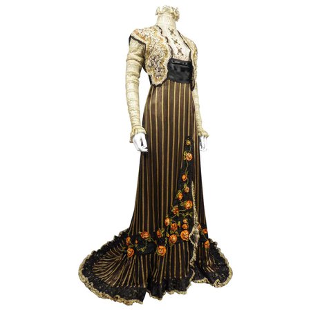 An Edwardian Reception dress with train in silk and lace - Circa 1905 at 1stDibs