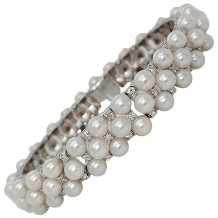 1950 Stunning 18 Karat White Gold Pearl and Diamond Bracelet