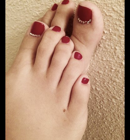 red toes
