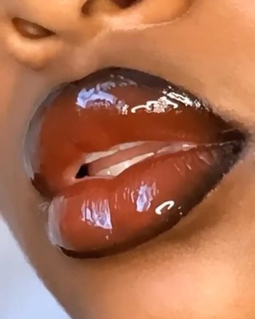lip com black girl