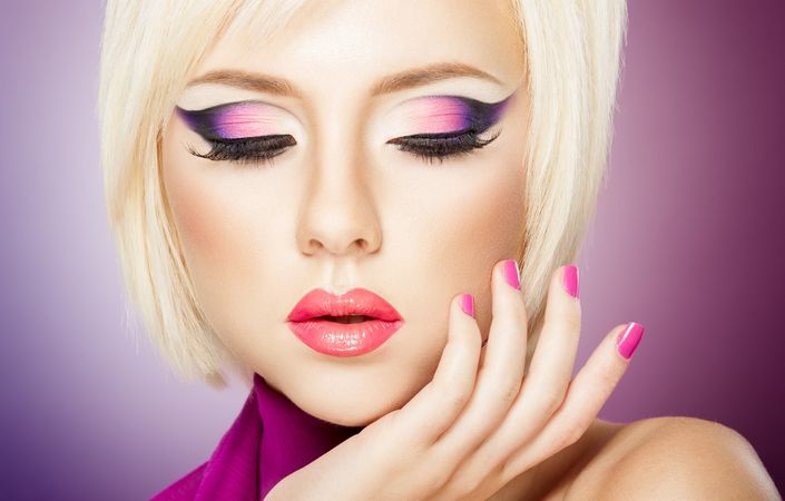 Wallpaper hands, makeup, lipstick, blonde, lips, shadows, manicure, girl. model images for desktop, section девушки - download